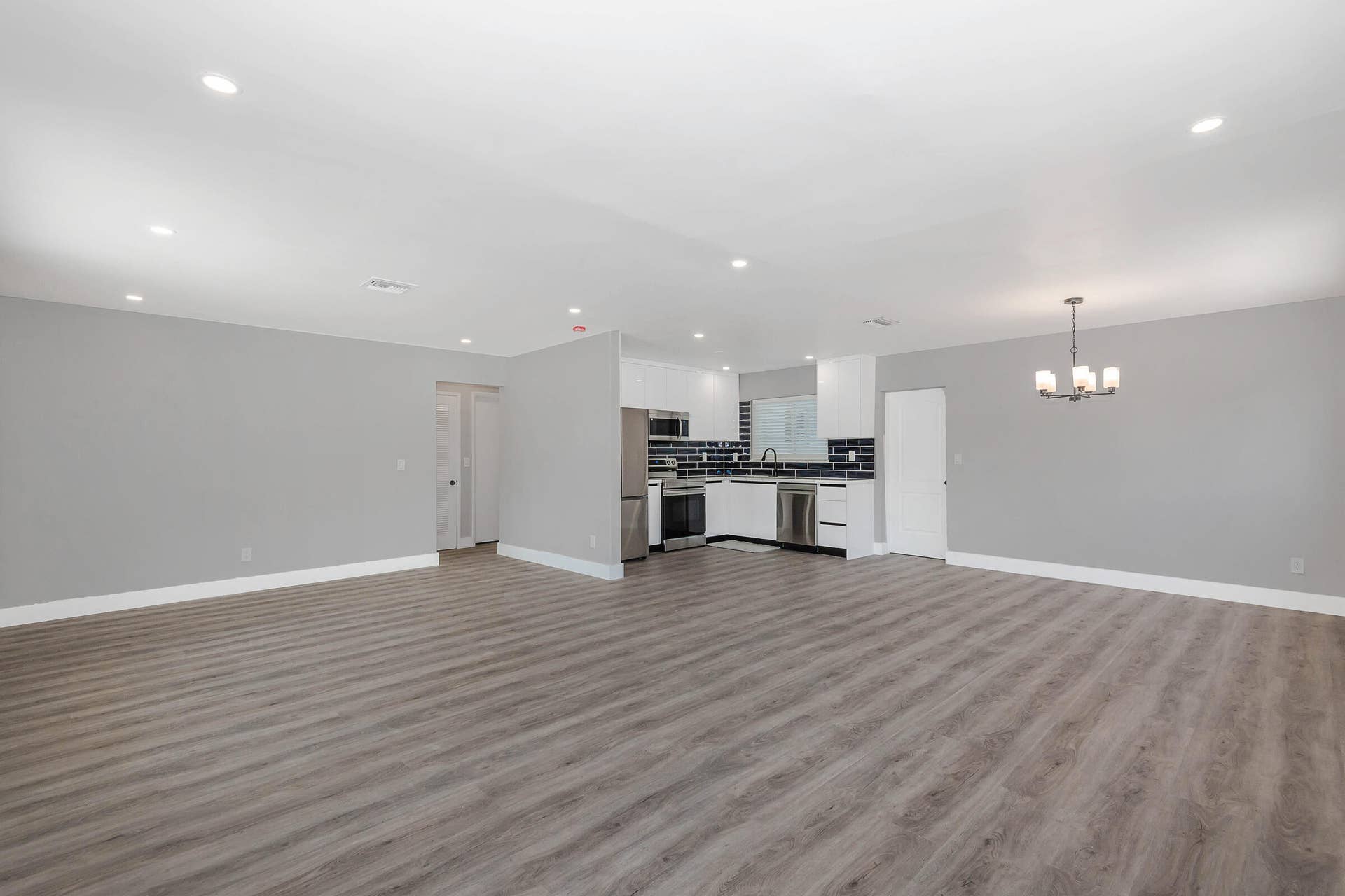 2733 NE 6th Avenue, Wilton Manors, FL 33334 Large living space
