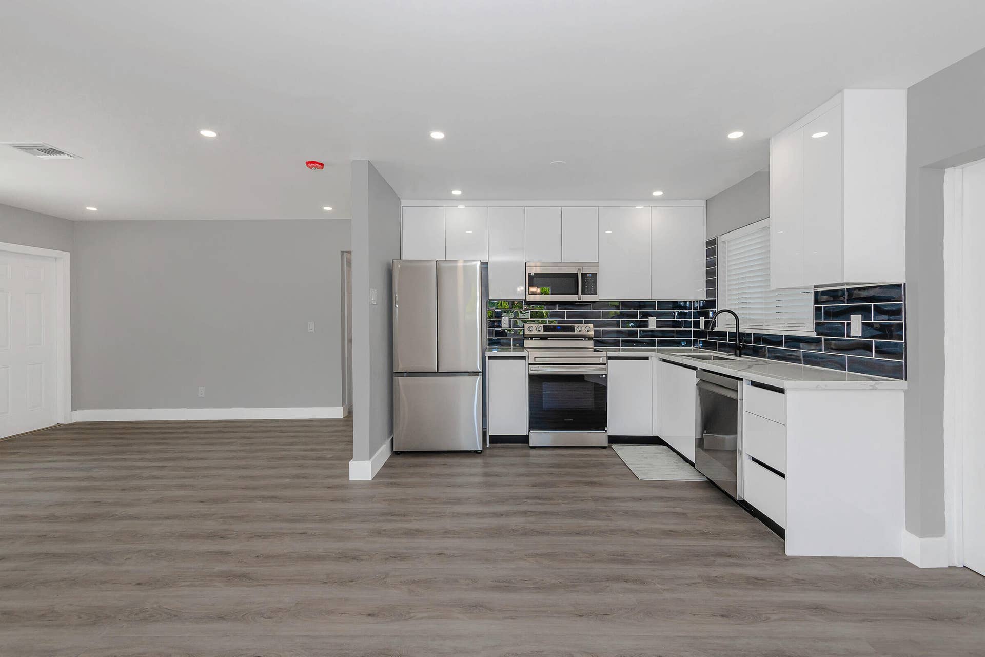 2733 NE 6th Avenue, Wilton Manors, FL 33334 0-10