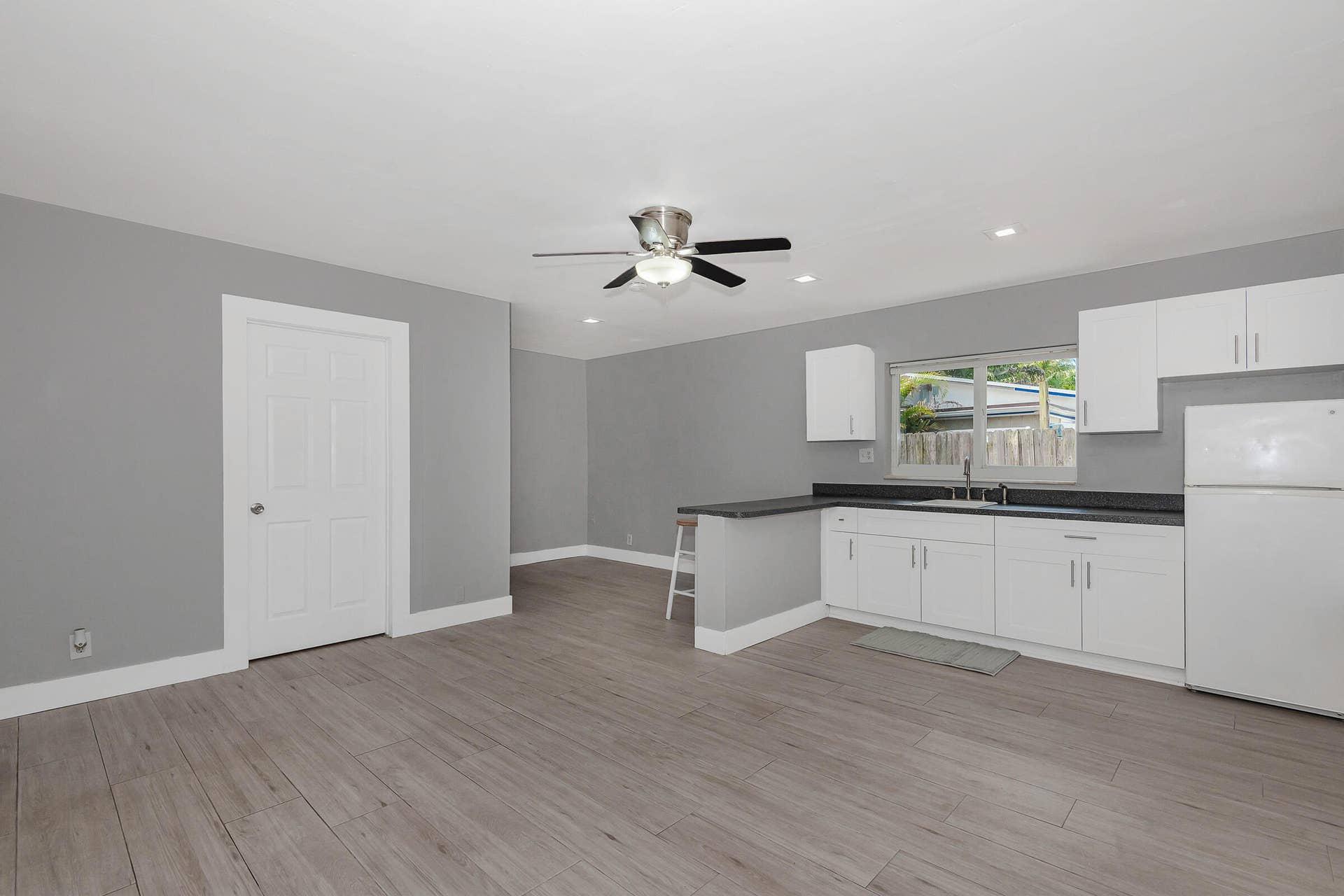 2733 NE 6th Avenue, Wilton Manors, FL 33334 One bedroom apartment/ guest quarters