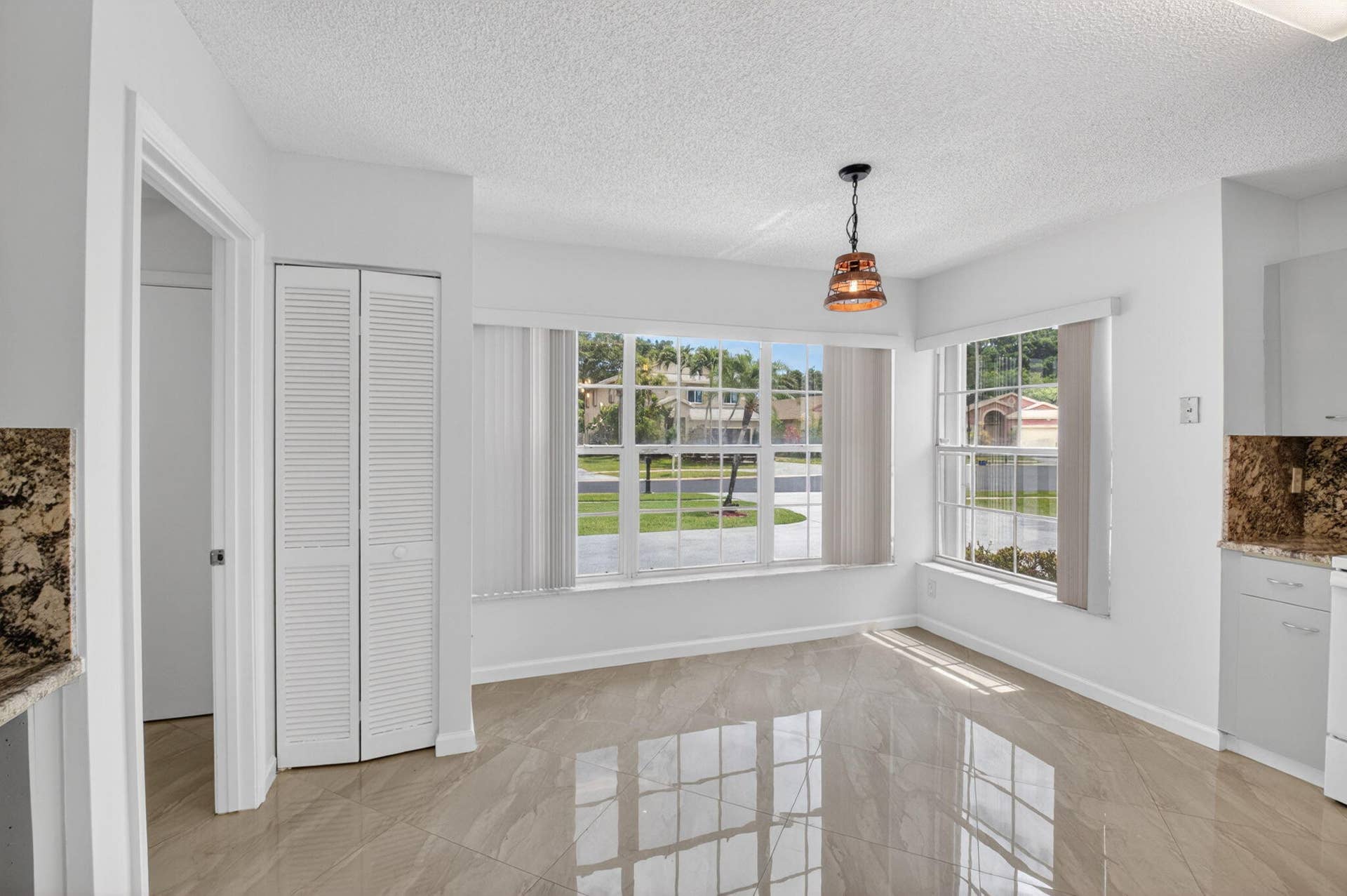 6413 Lansdowne Circle, Boynton Beach, FL 33472 Kitchen dining area