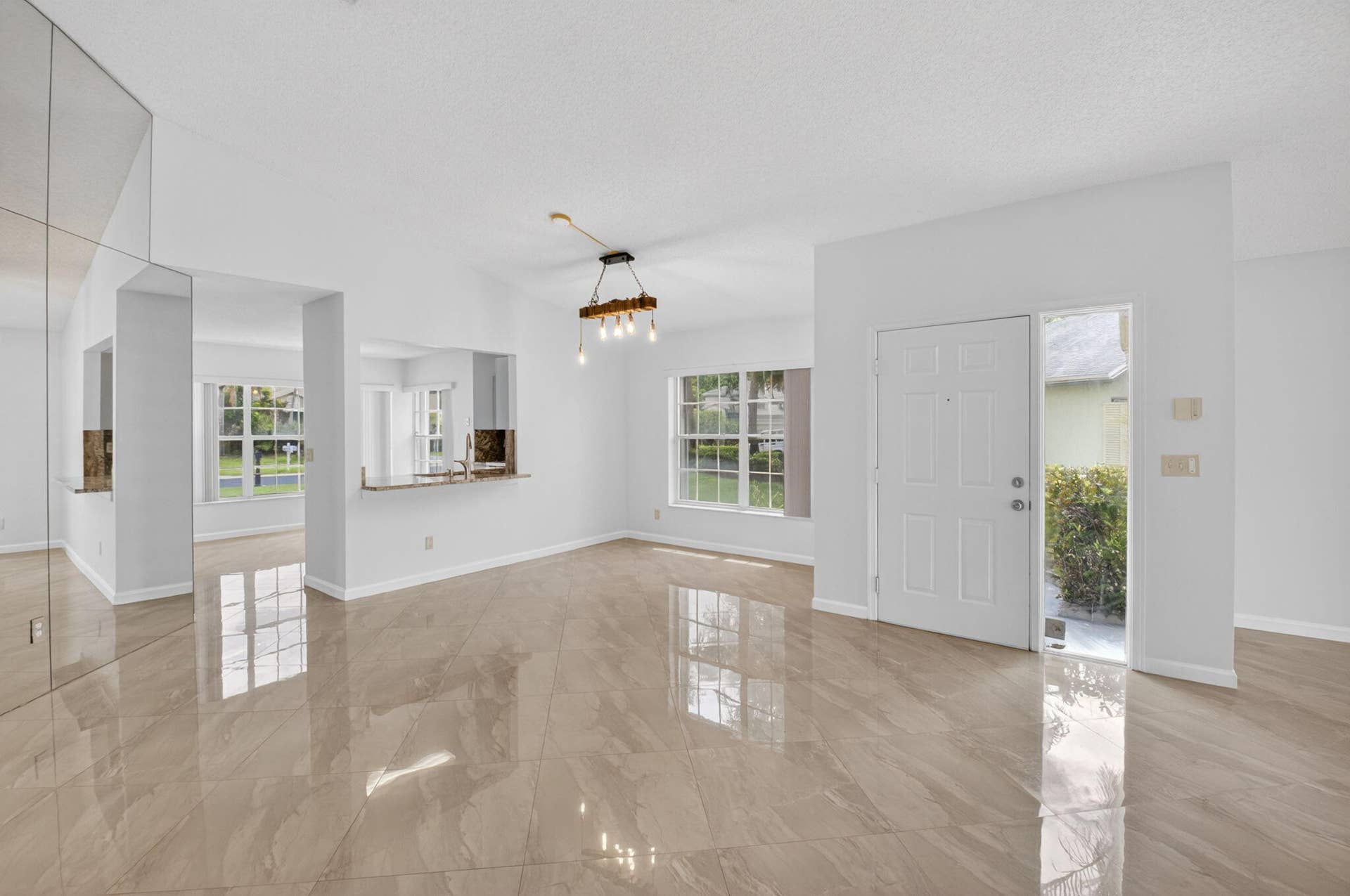 6413 Lansdowne Circle, Boynton Beach, FL 33472 Front entrance