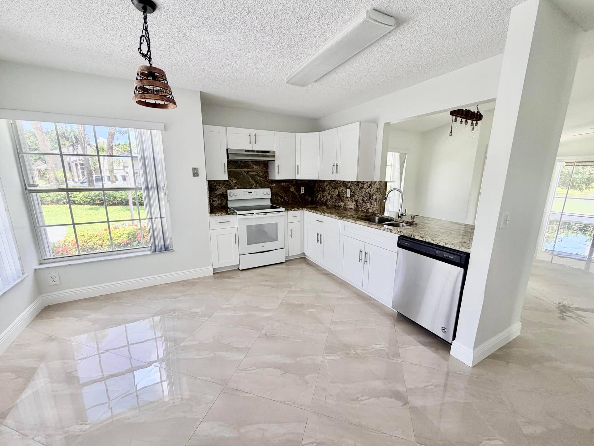 6413 Lansdowne Circle, Boynton Beach, FL 33472 Kitchen