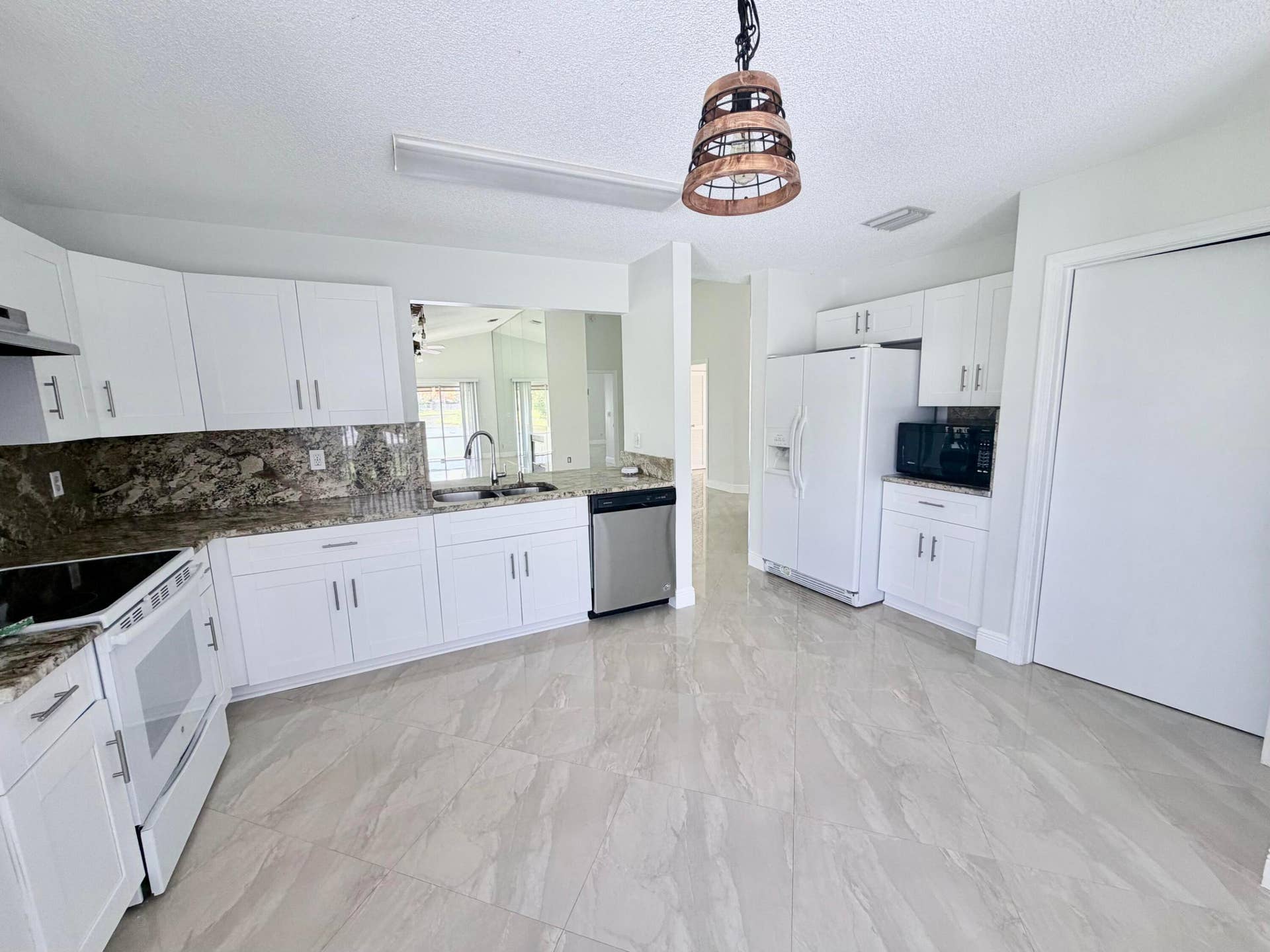6413 Lansdowne Circle, Boynton Beach, FL 33472 Kitchen