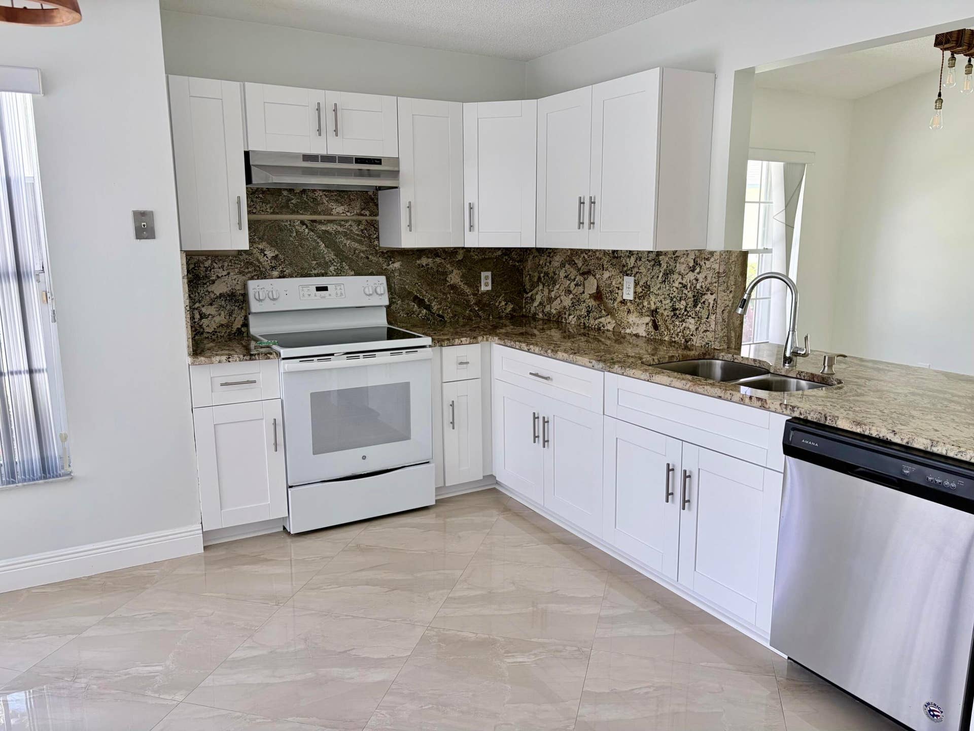 6413 Lansdowne Circle, Boynton Beach, FL 33472 Kitchen