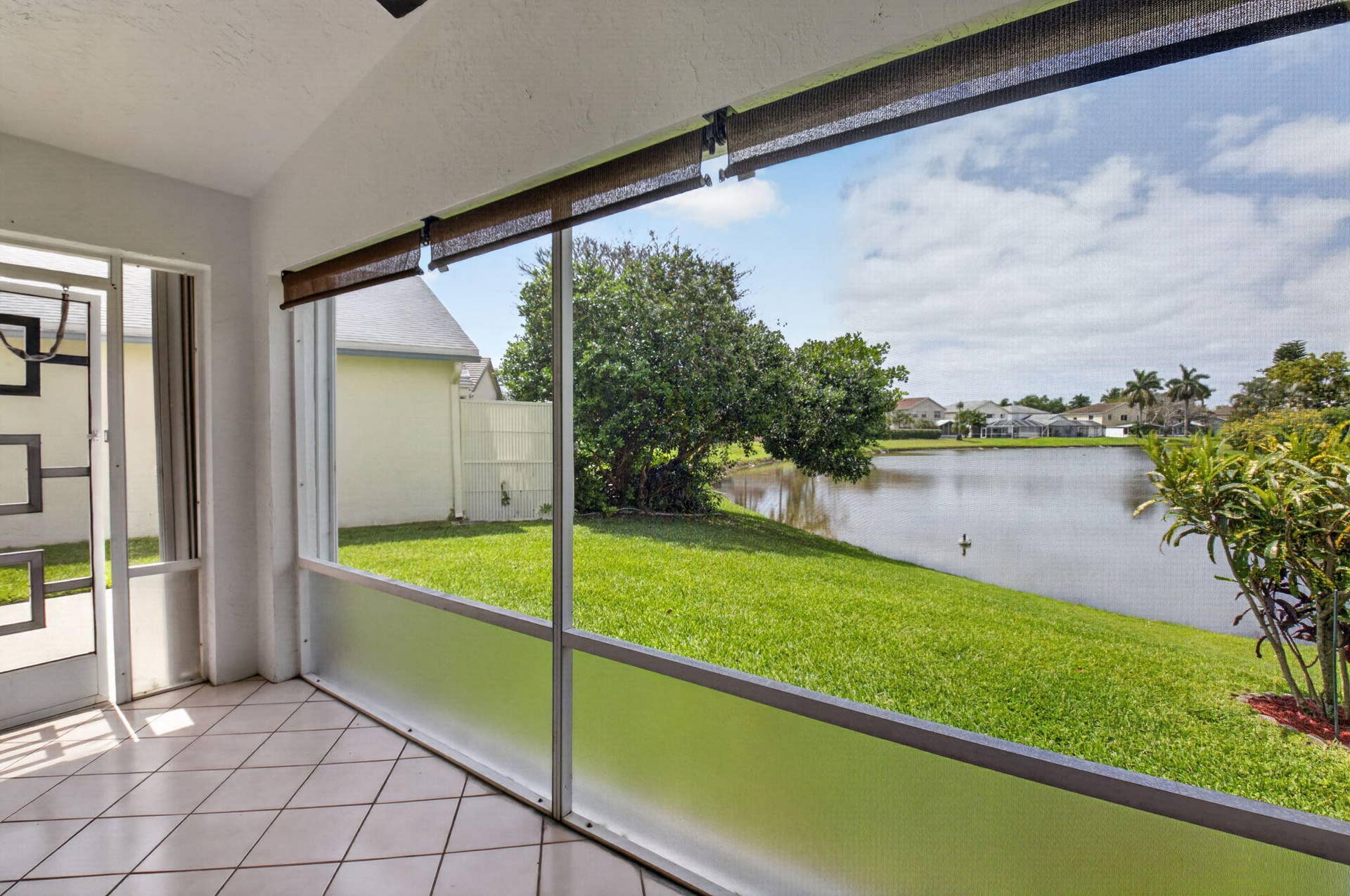 6413 Lansdowne Circle, Boynton Beach, FL 33472 Covered patio view