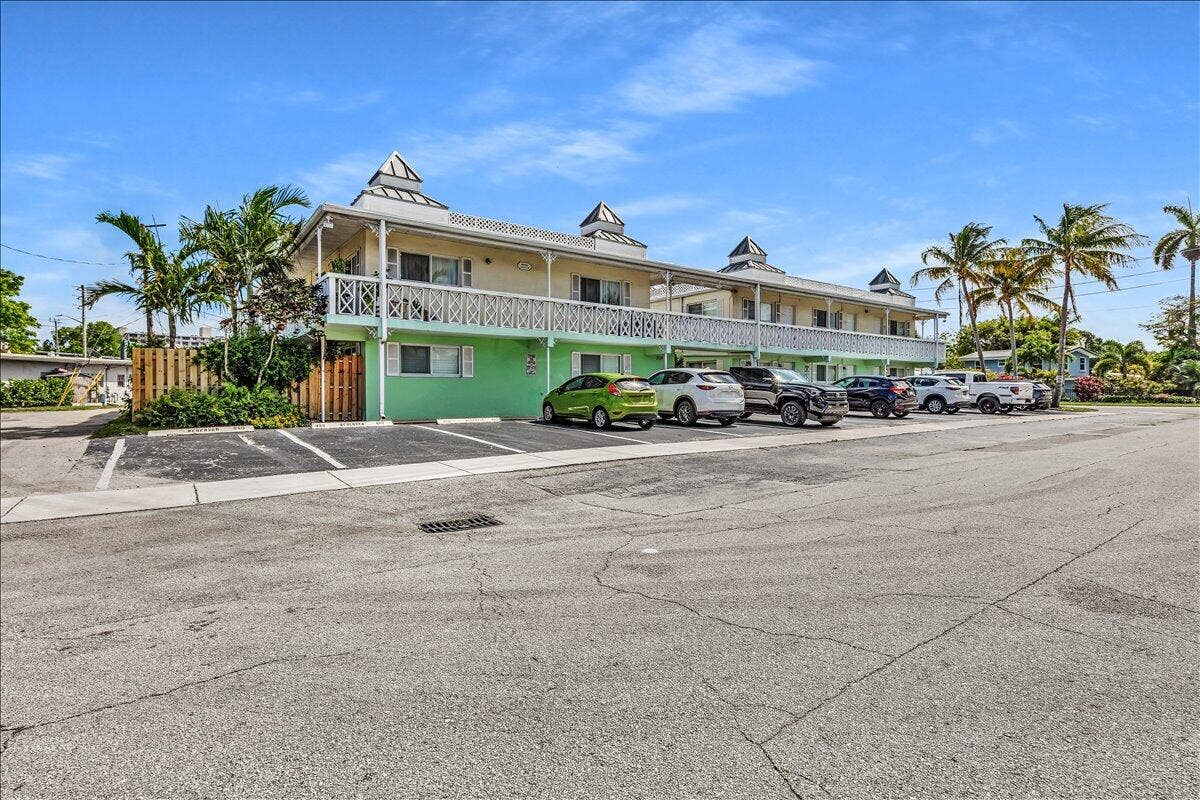 2124 NE 5th Avenue, #212, Wilton Manors, FL 33305 03-306A4332