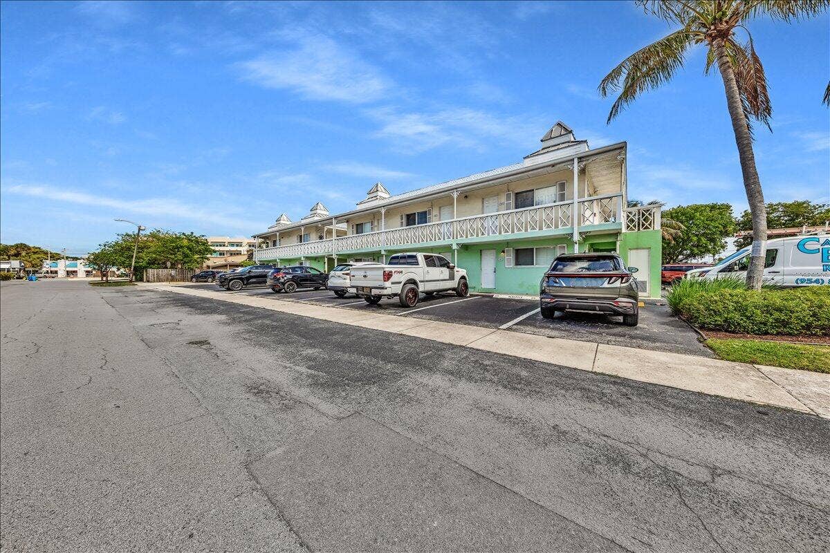 2124 NE 5th Avenue, #212, Wilton Manors, FL 33305 01-306A4326