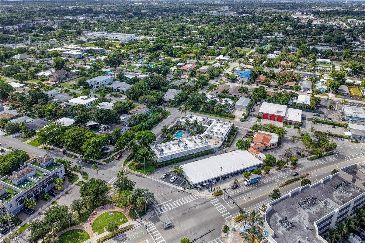 2124 NE 5th Avenue, #212, Wilton Manors, FL 33305 39-DJI_20260519165830_0094_D_5_D_6_D