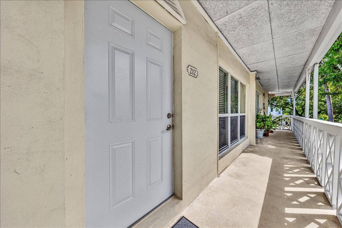 2124 NE 5th Avenue, #212, Wilton Manors, FL 33305 06-306A4341