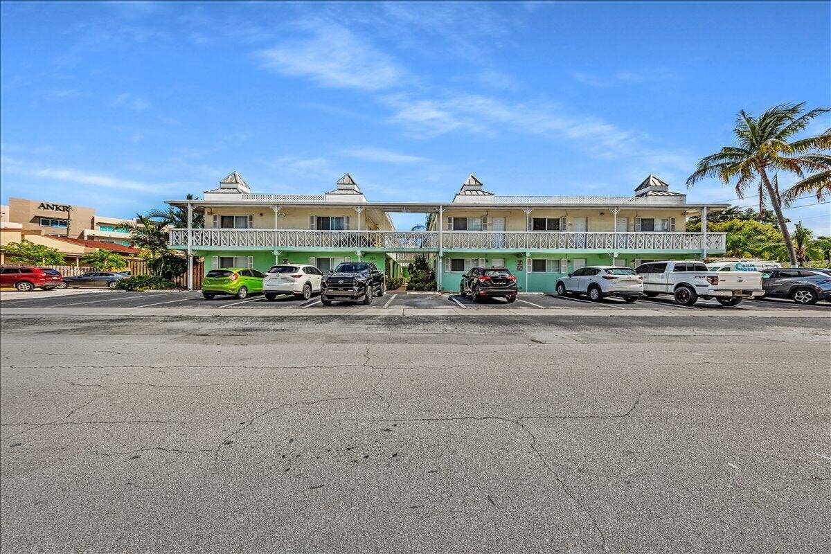 2124 NE 5th Avenue, #212, Wilton Manors, FL 33305 02-306A4329