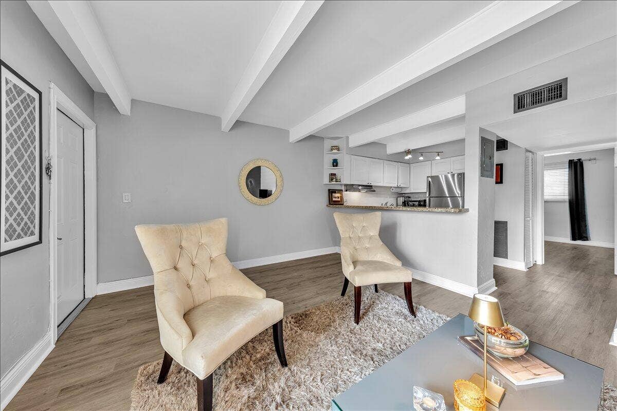 2124 NE 5th Avenue, #212, Wilton Manors, FL 33305 10-306A4353