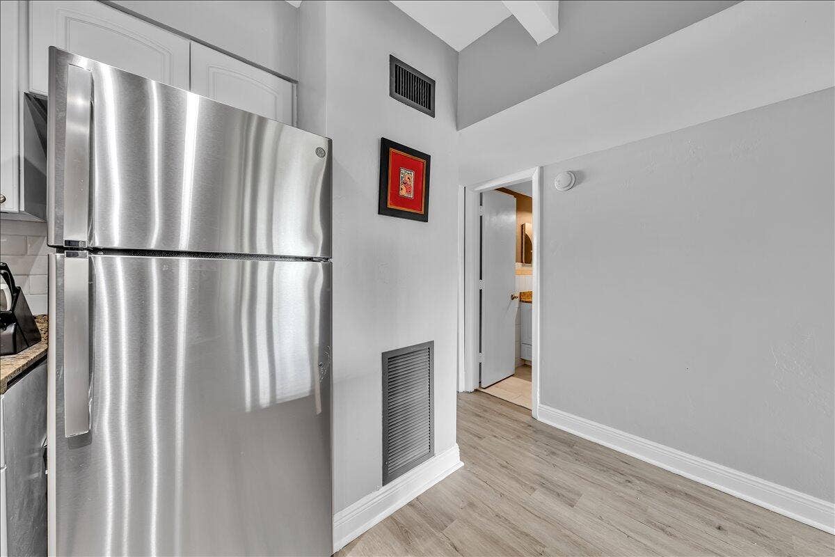 2124 NE 5th Avenue, #212, Wilton Manors, FL 33305 15-306A4371