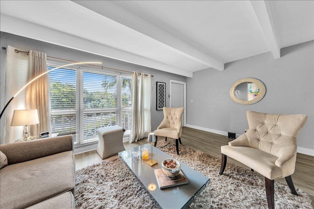 2124 NE 5th Avenue, #212, Wilton Manors, FL 33305 11-306A4359