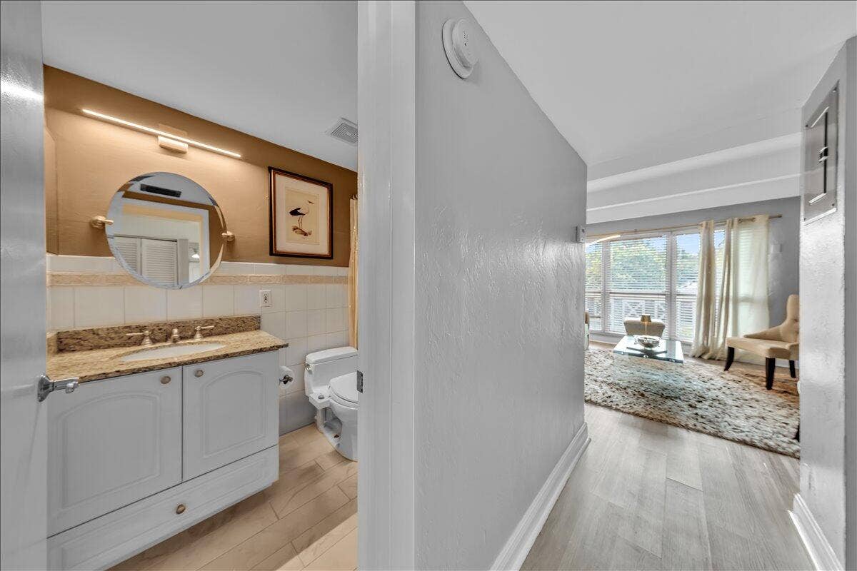 2124 NE 5th Avenue, #212, Wilton Manors, FL 33305 18-306A4380