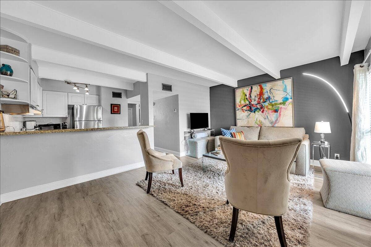 2124 NE 5th Avenue, #212, Wilton Manors, FL 33305 07-306A4344