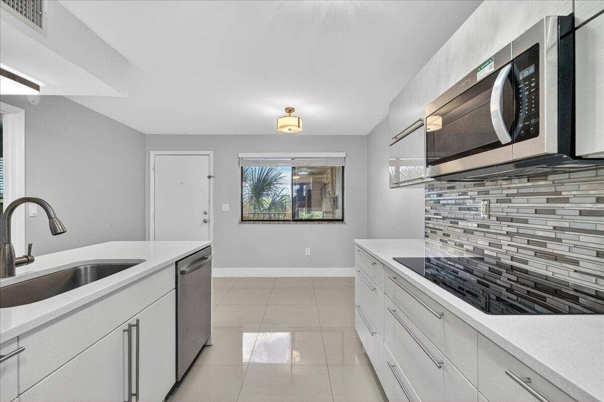 7451 NW 16th Street, #407, Plantation, FL 33313 07-8I8A0748