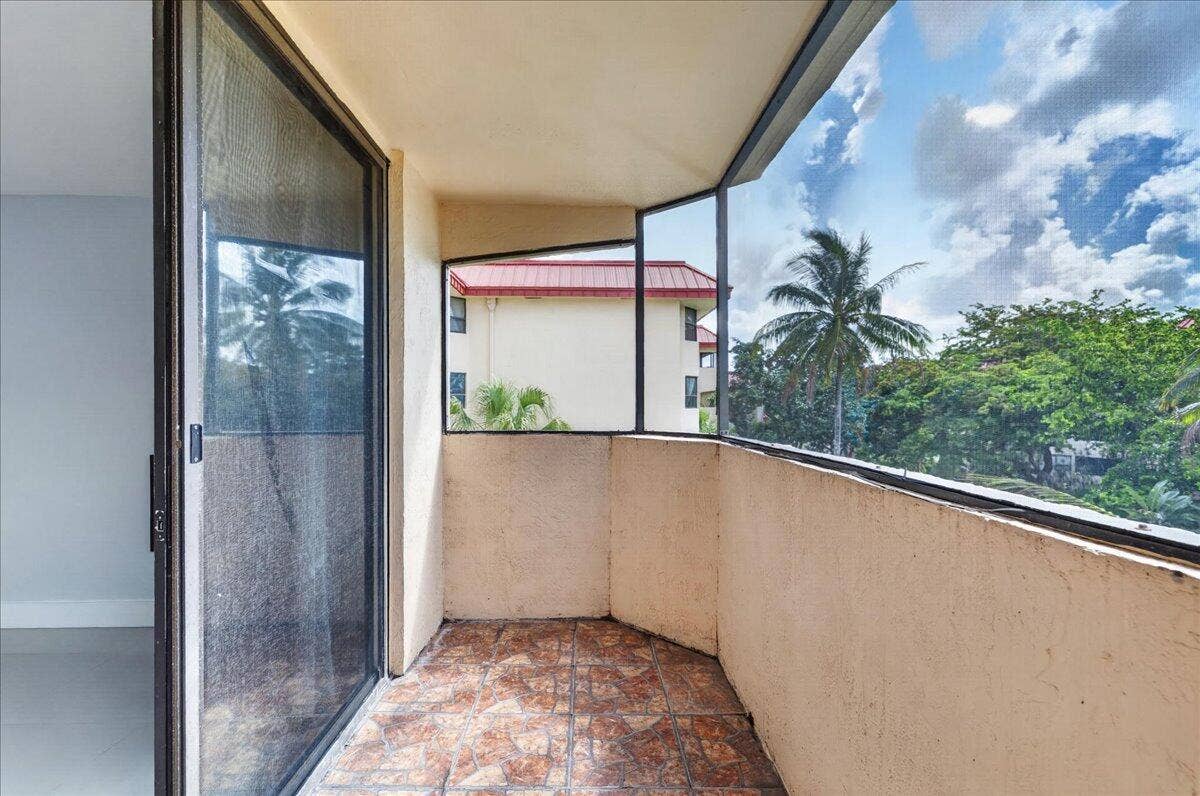 7451 NW 16th Street, #407, Plantation, FL 33313 27-8I8A0863