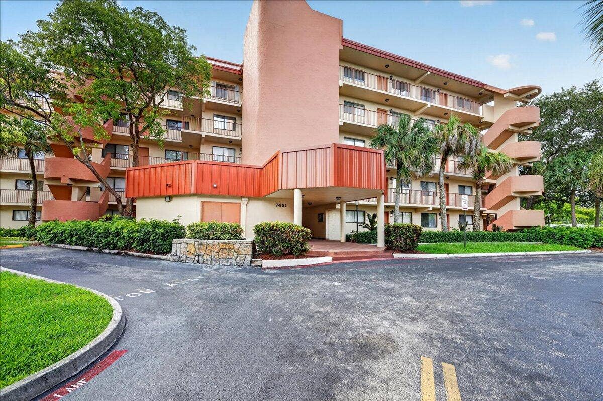 7451 NW 16th Street, #407, Plantation, FL 33313 41-8I8A0898