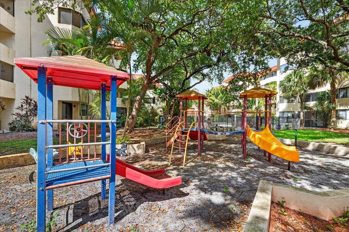7451 NW 16th Street, #407, Plantation, FL 33313 31-8I8A0883
