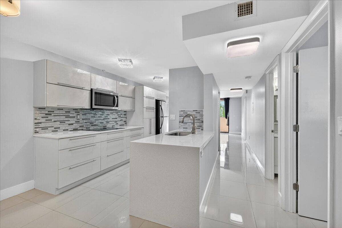 7451 NW 16th Street, #407, Plantation, FL 33313 02-8I8A0723