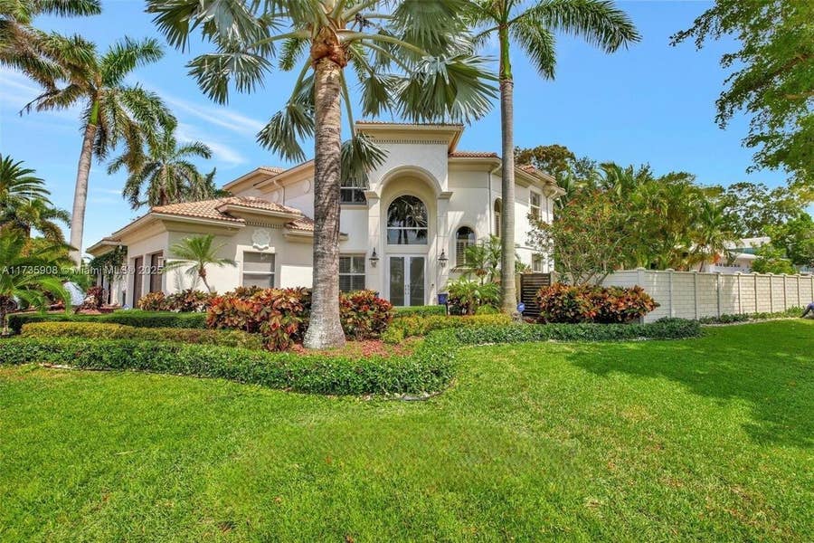 Property photo for 2844 NE 26th Avenue, Lighthouse Point, FL