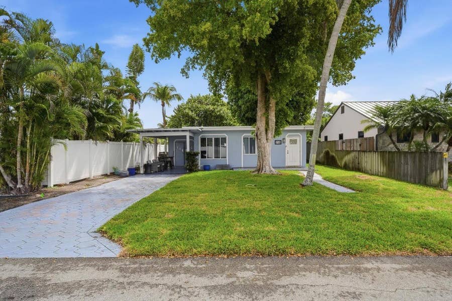 Property photo for 712 NE 10th Avenue, Pompano Beach, FL