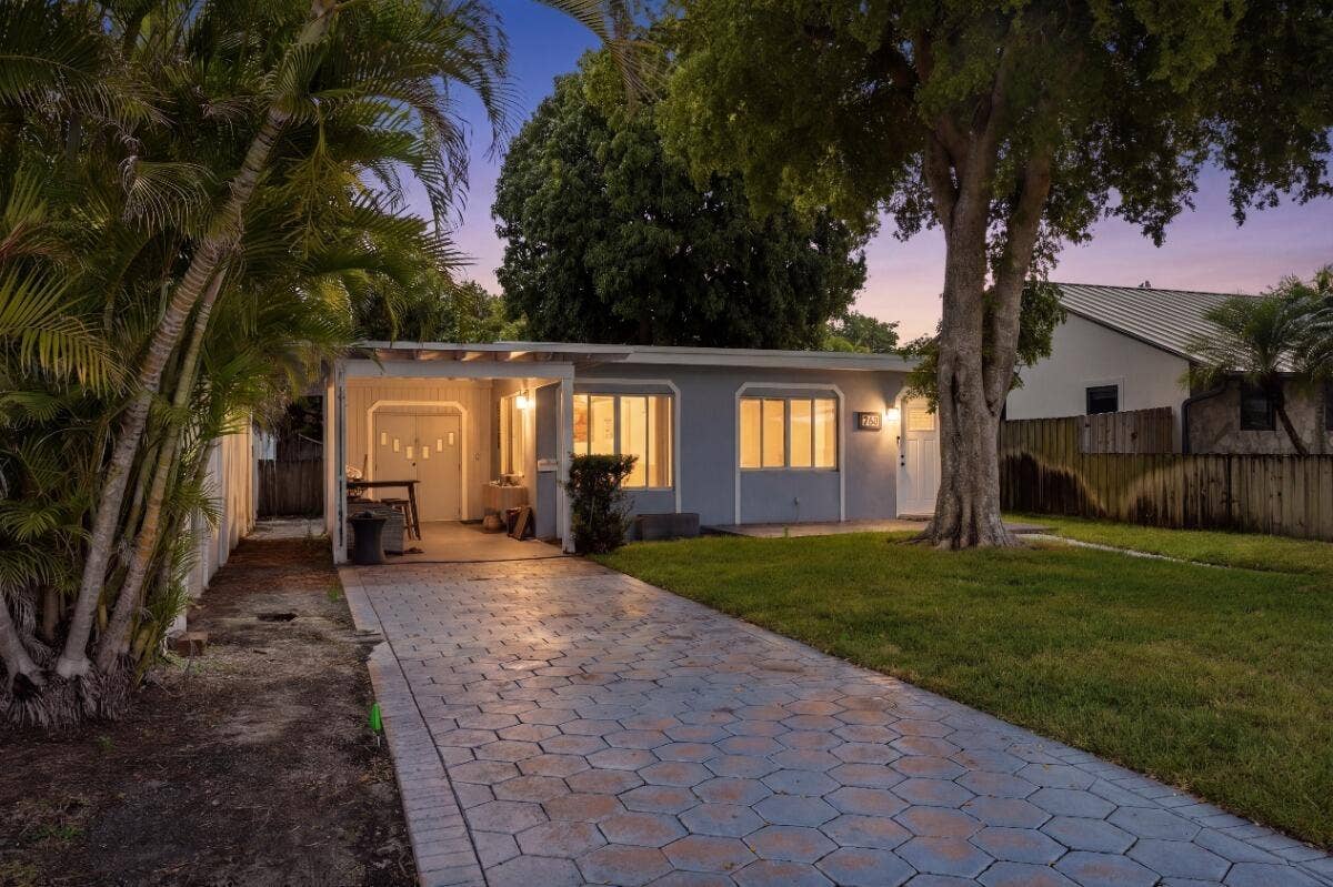 712 NE 10th Avenue, Pompano Beach, FL 33060 001_DSC09669_autoremove_27354198_twiligh