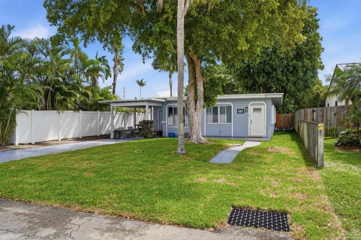 712 NE 10th Avenue, Pompano Beach, FL 33060 003_DSC09687_autoremove_27352535_MLS