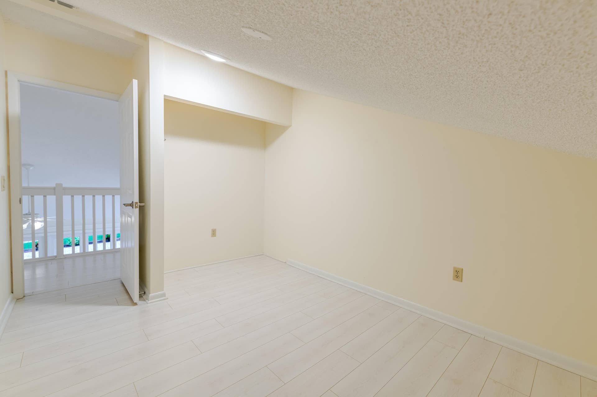 54 Upstairs - Bed 1-2