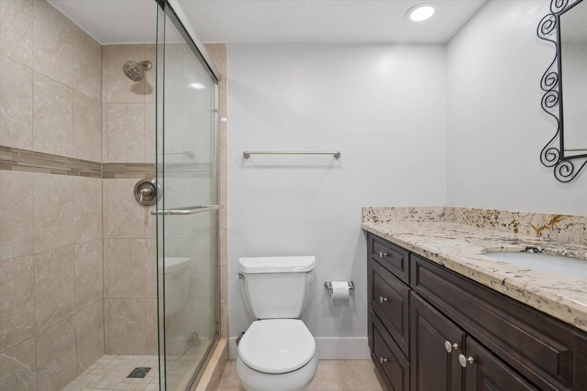 250 Jacaranda Drive, #408, Plantation, FL 33324 Primary Bathroom
