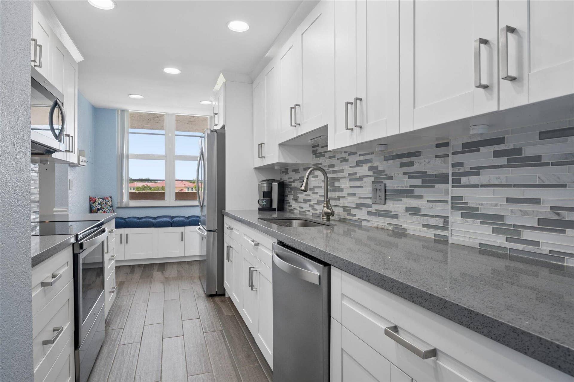 250 Jacaranda Drive, #408, Plantation, FL 33324 Kitchen