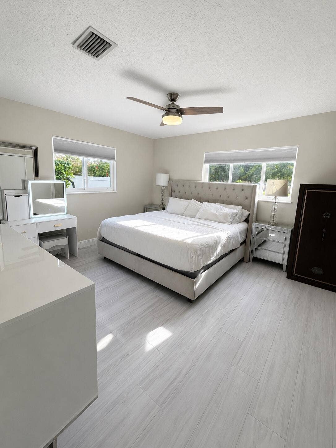 460 SW 55th Avenue, Plantation, FL 33317 4-6972af70-7111-4d06-ba0f-66a5d6f6230a