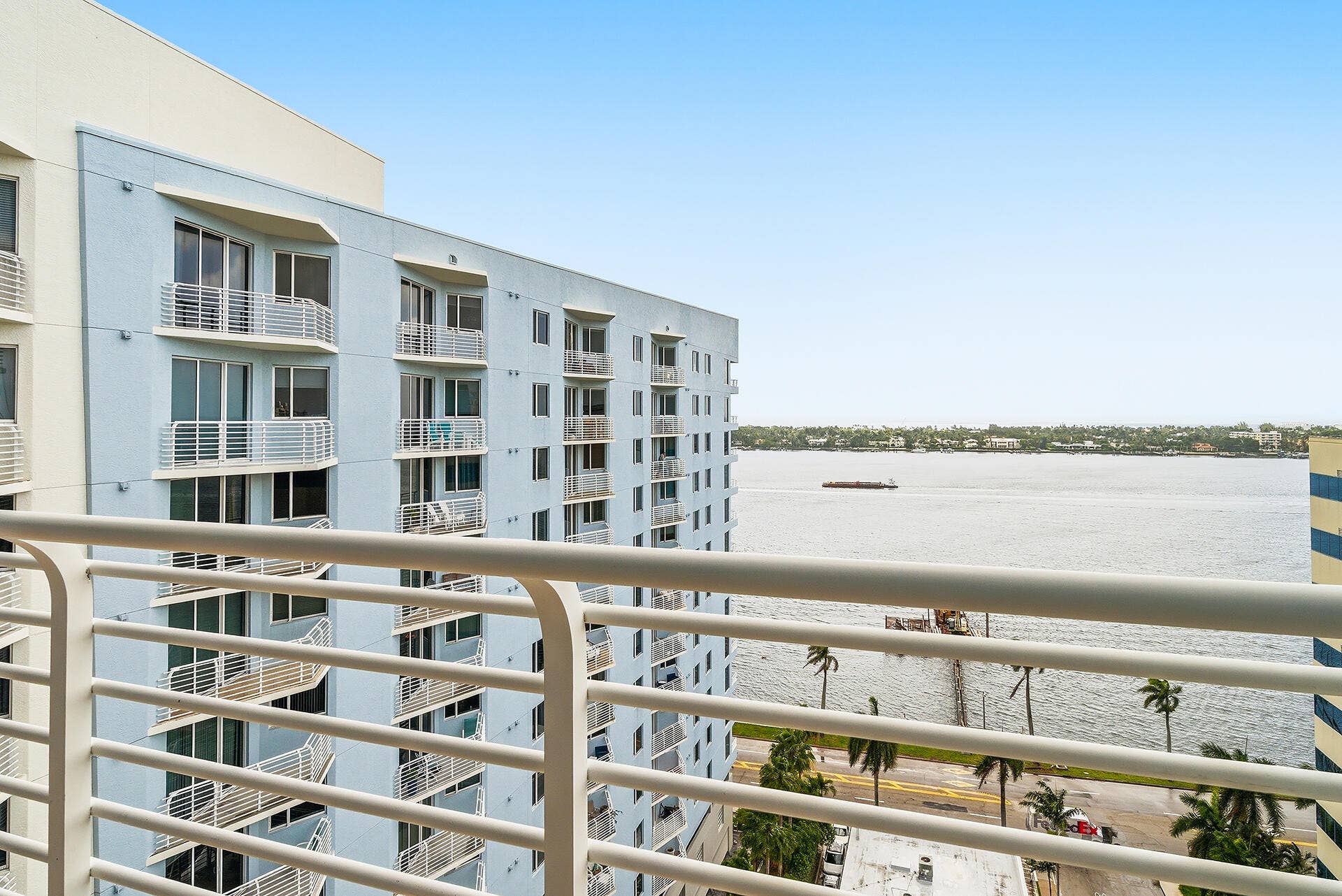 1551-N-FLAGLER-DR-LPH-11-33401-006