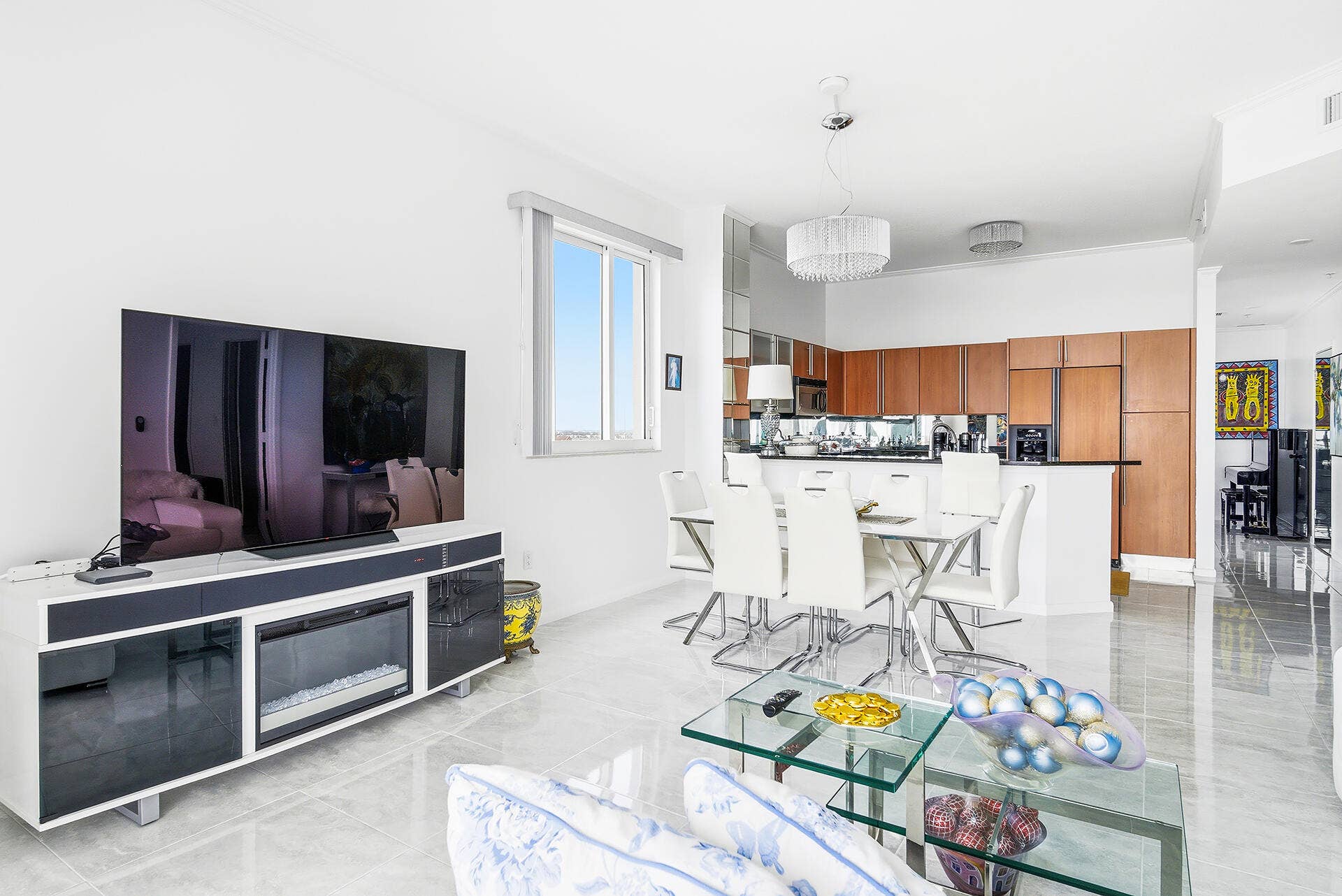 1551-N-FLAGLER-DR-LPH-11-33401-007