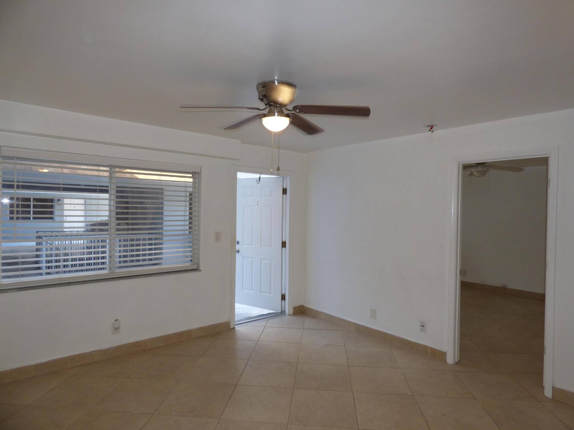 4220 N Federal Highway, #6, Fort Lauderdale, FL 33308 Opening on the right leads to the bedroom