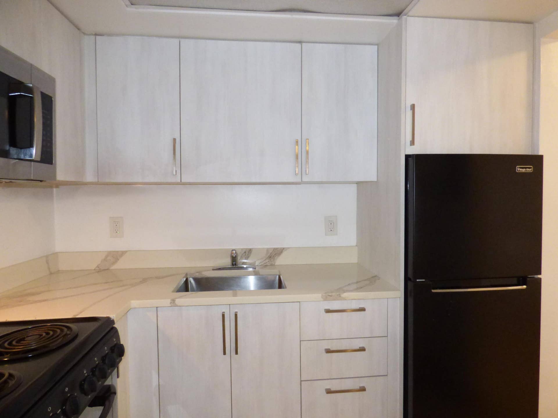 4220 N Federal Highway, #6, Fort Lauderdale, FL 33308 Super cute, well equipped Kitchen