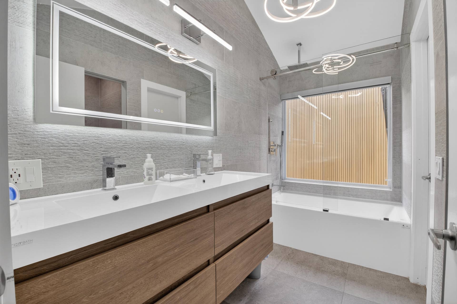 7374 Woodmont Court, Boca Raton, FL 33434 2nd Bathroom