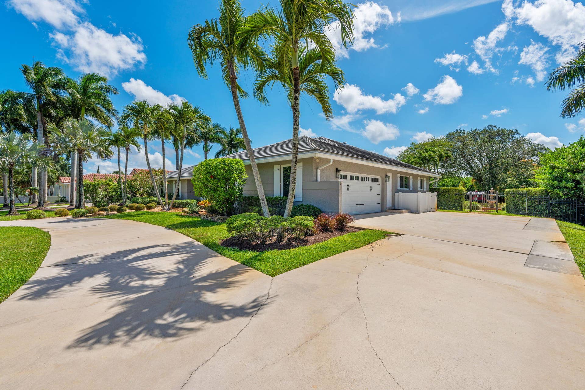 56-web-or-mls-A7407064