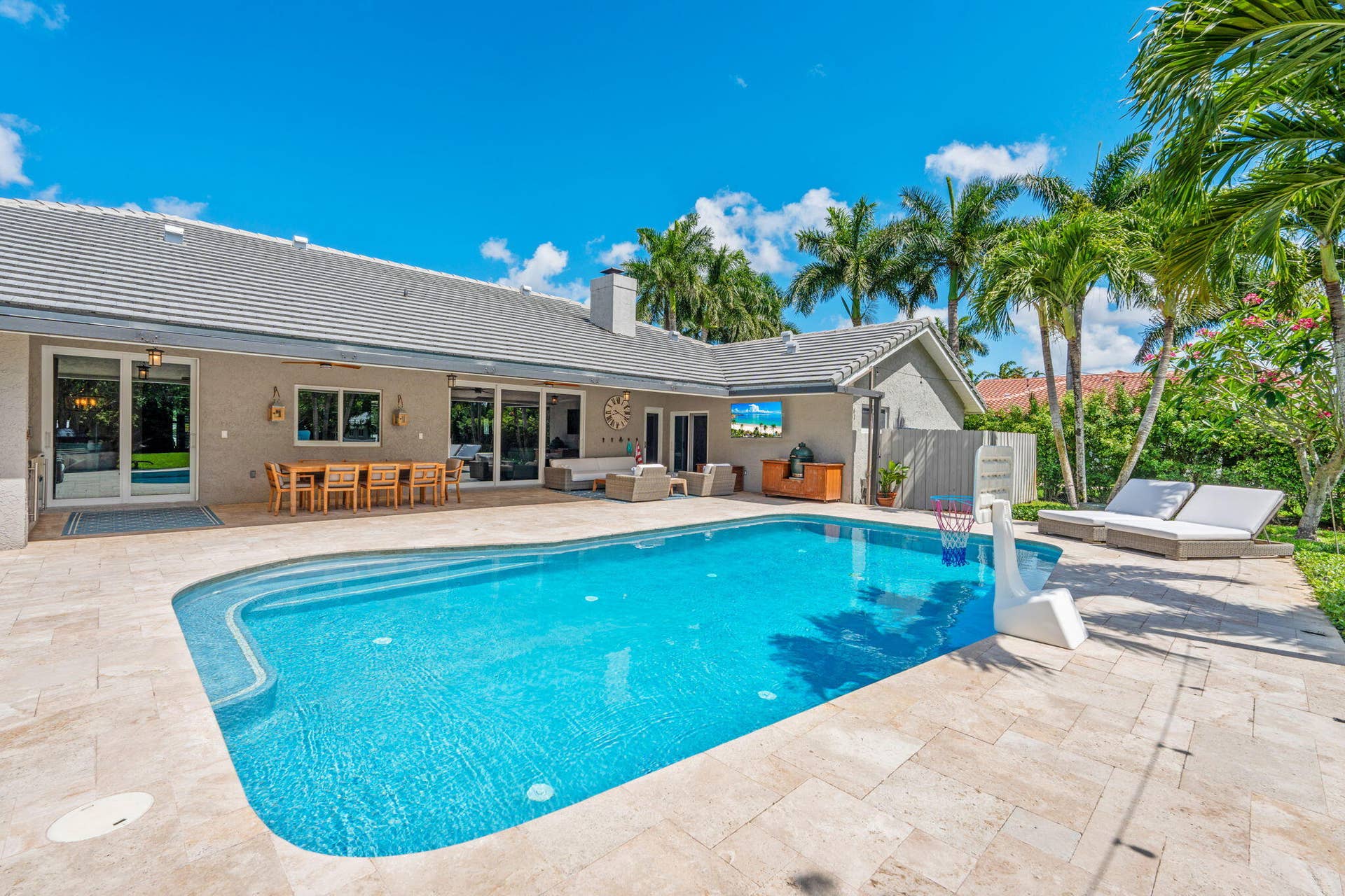 49-web-or-mls-A7407048