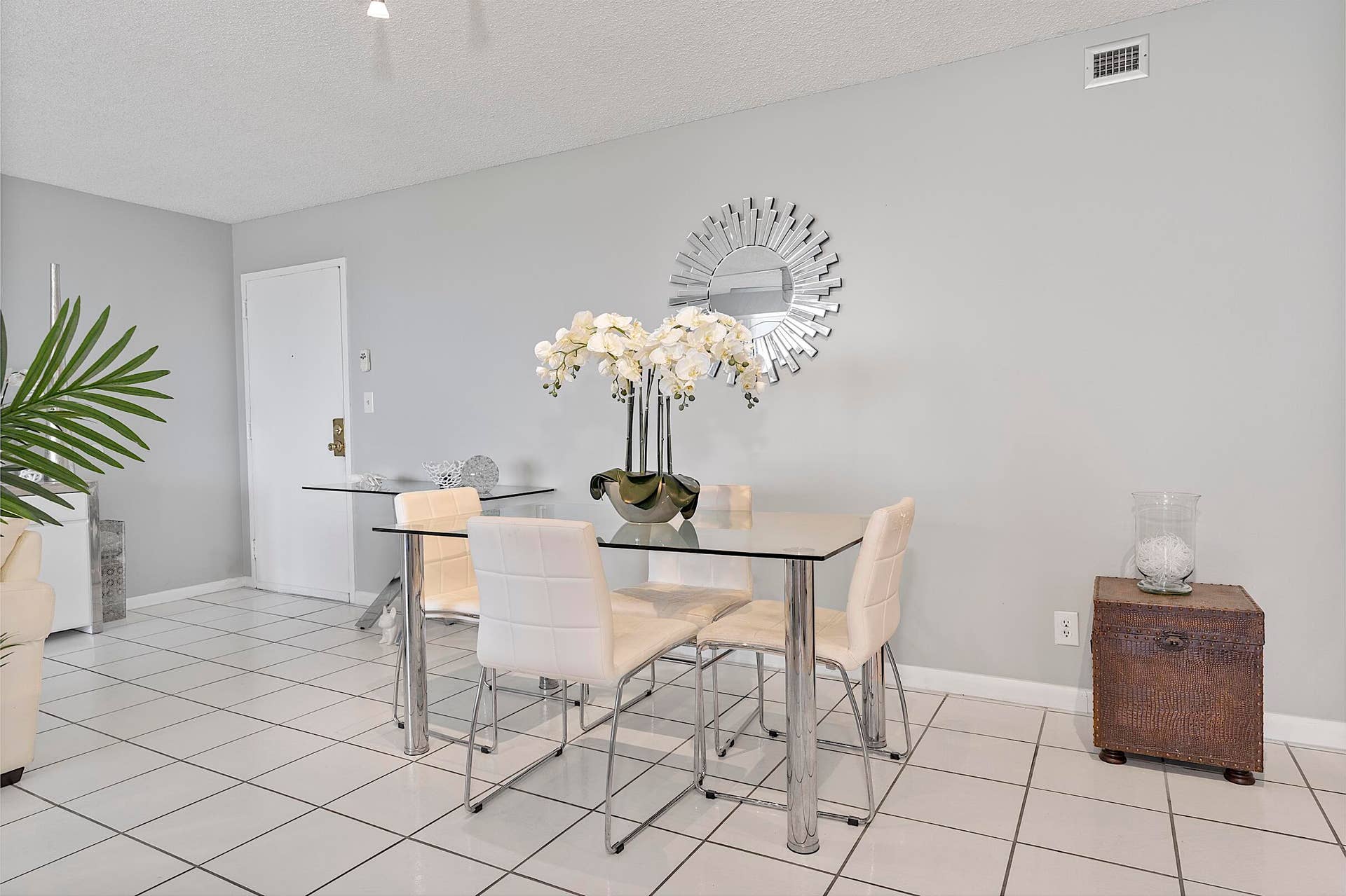 2841 N Ocean Boulevard, #602, Fort Lauderdale, FL 33308 Large Dining Room