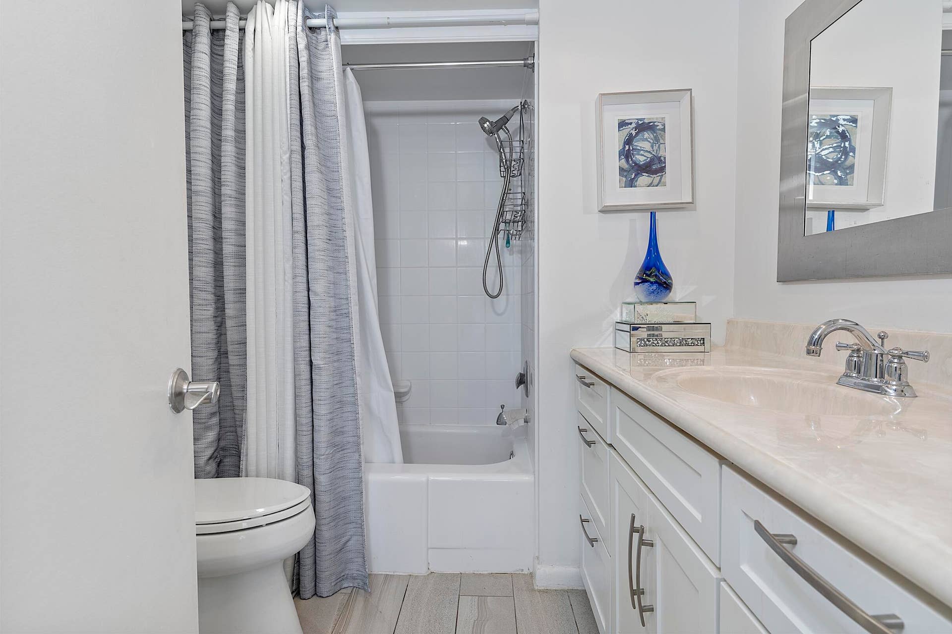 2841 N Ocean Boulevard, #602, Fort Lauderdale, FL 33308 Master Bathroom