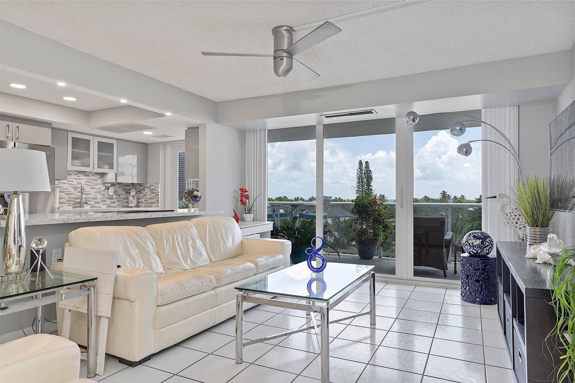 2841 N Ocean Boulevard, #602, Fort Lauderdale, FL 33308 Open Floor Plan - Living Room