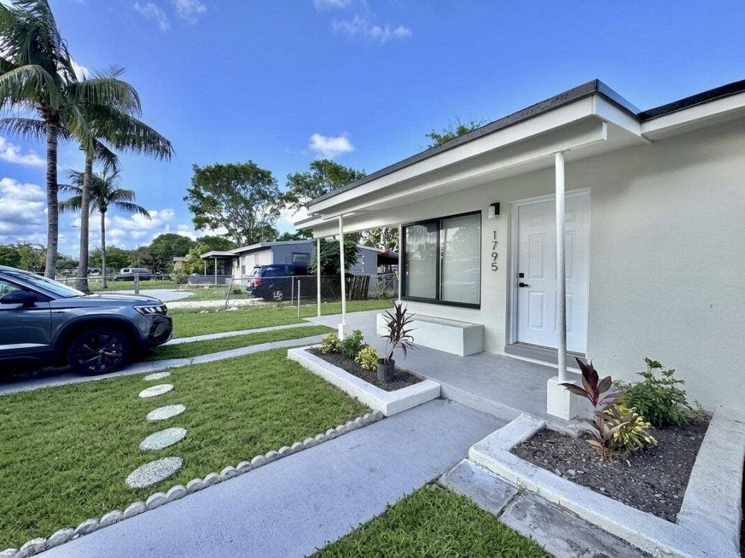 1795 Lauderdale Manor Drive, Fort Lauderdale, FL 33311 IMG_7757JPEG