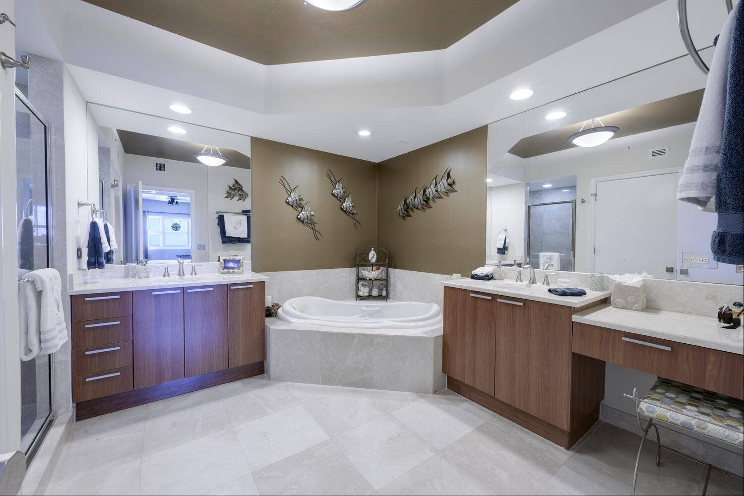 2650 Lake Shore Dr Unit 1602-large-024-0