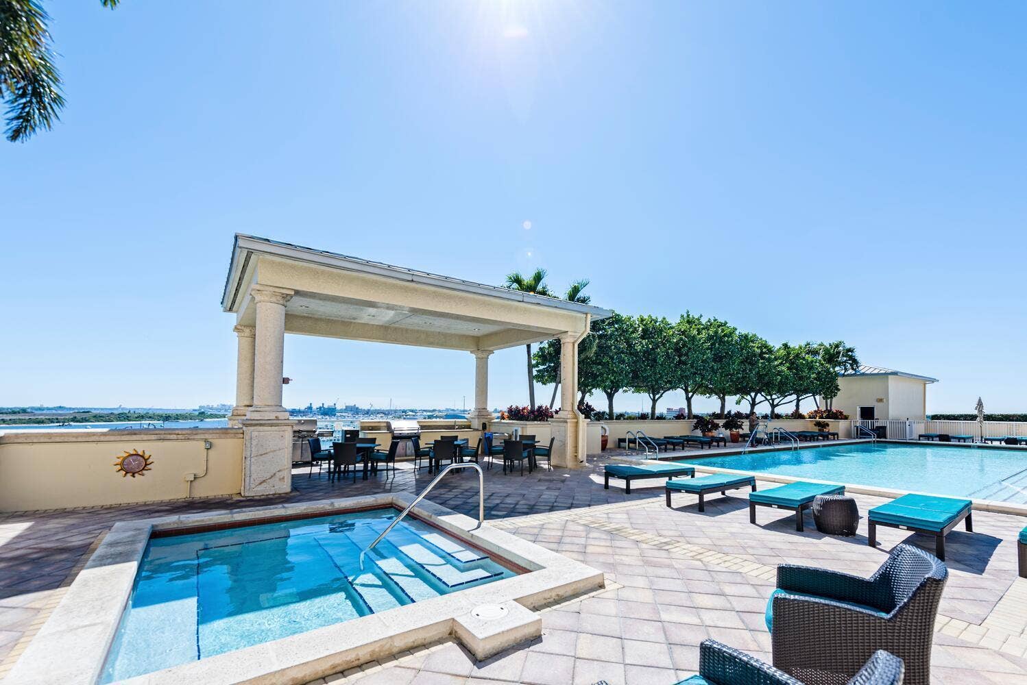 2650 Lake Shore Dr Unit 1602-large-008-0
