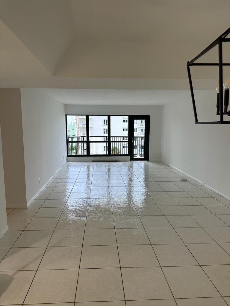 1800 S Ocean Boulevard, #501, Lauderdale By The Sea, FL 33062 Living Room/dining room