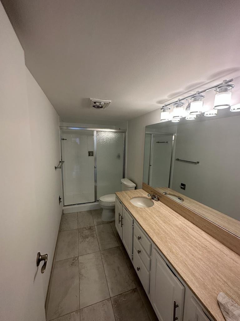 1800 S Ocean Boulevard, #501, Lauderdale By The Sea, FL 33062 Guest bathroom