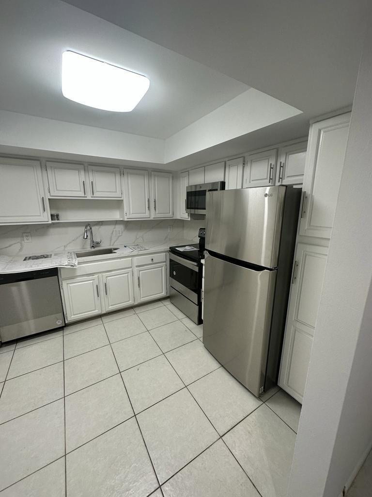1800 S Ocean Boulevard, #501, Lauderdale By The Sea, FL 33062 Kitchen