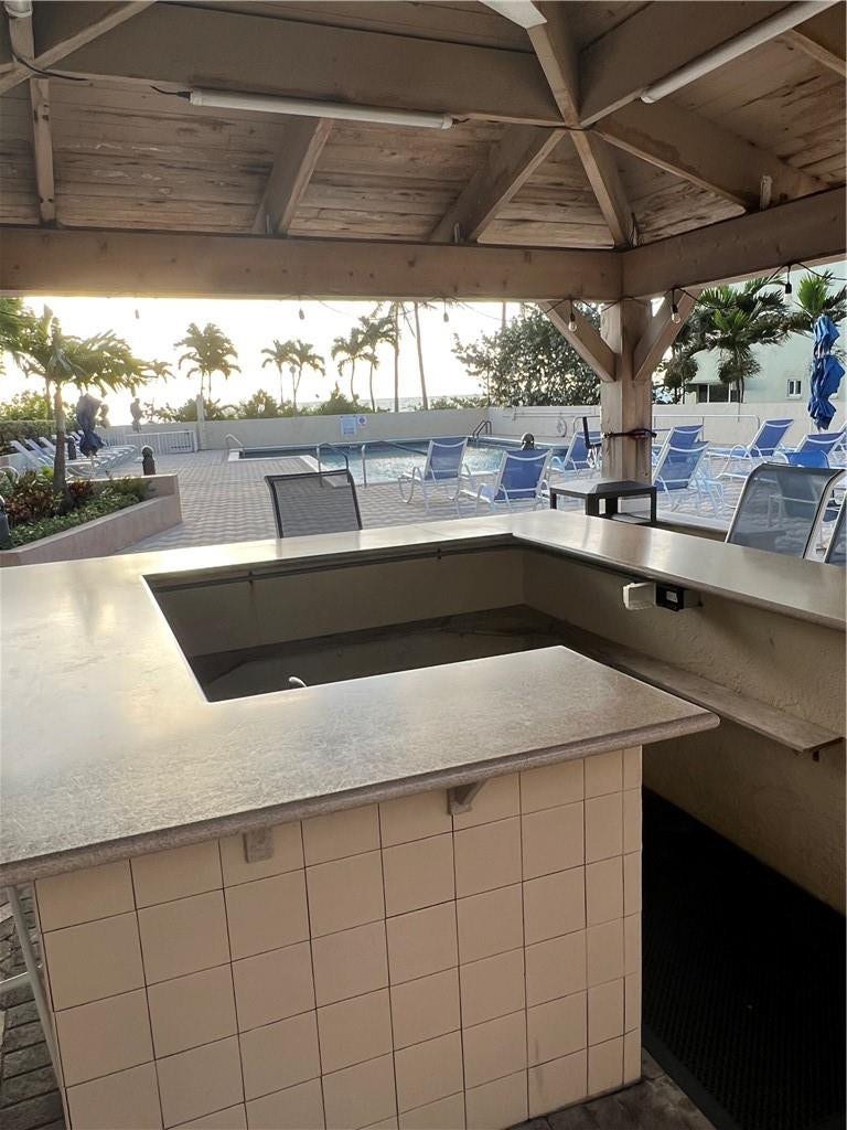1800 S Ocean Boulevard, #501, Lauderdale By The Sea, FL 33062 Outdoor bar/pool