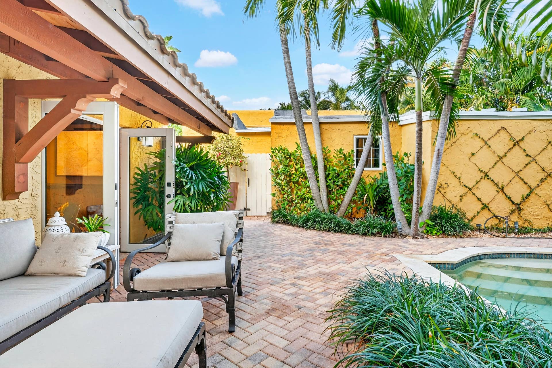 348 Plymouth Road, West Palm Beach, FL 33405 348-PLYMOUTH-RD-33405-044